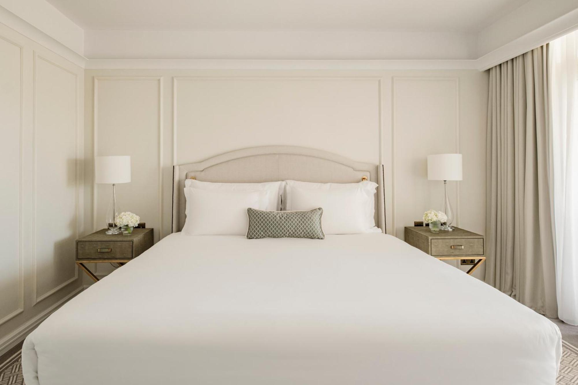 فندق وسبا كورينثيا بالاس أتارد المظهر الخارجي الصورة A bedroom at The Carlyle