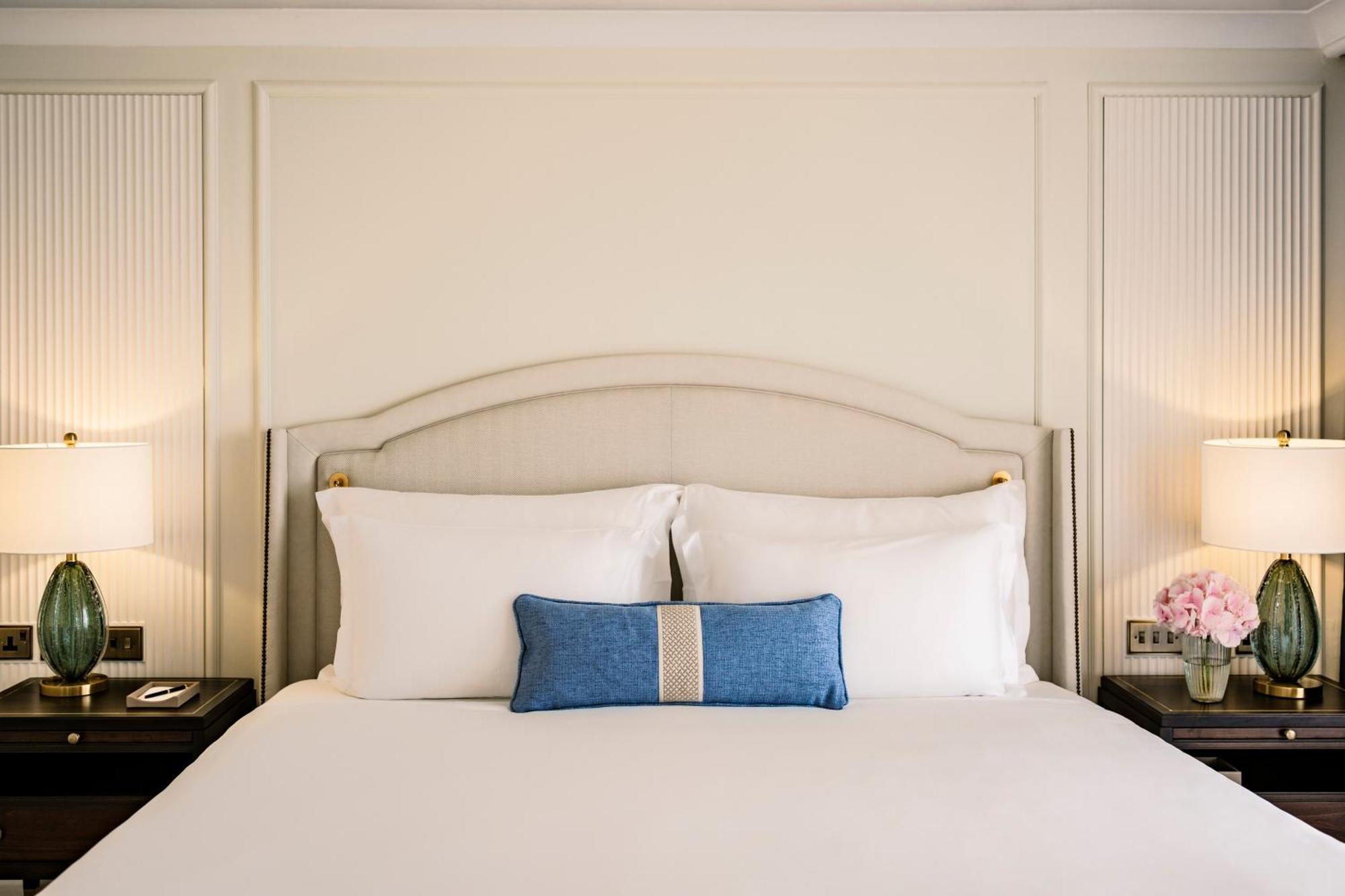 فندق وسبا كورينثيا بالاس أتارد المظهر الخارجي الصورة A bedroom at The Carlyle